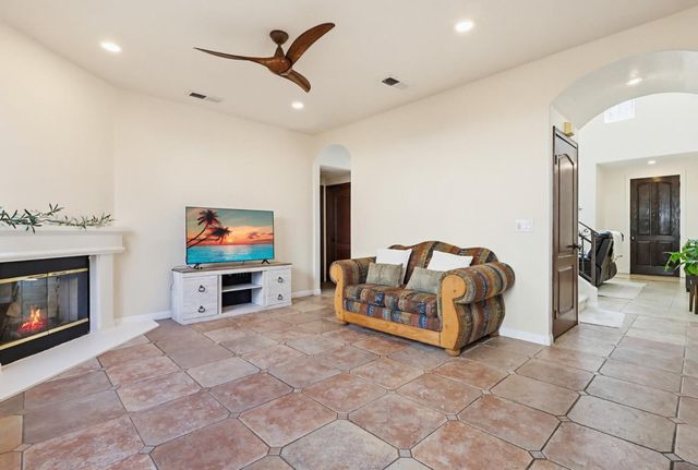 18120 Jaguar Court, Tarzana (los Angeles), CA 91335