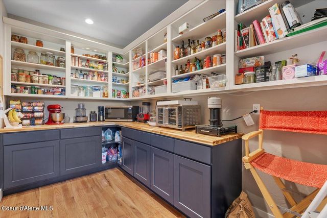 457 W Kinnerly Ct, Rathdrum, ID 83858