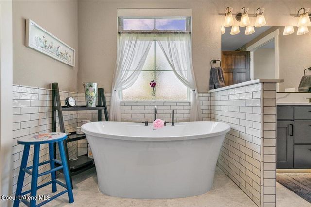 457 W Kinnerly Ct, Rathdrum, ID 83858