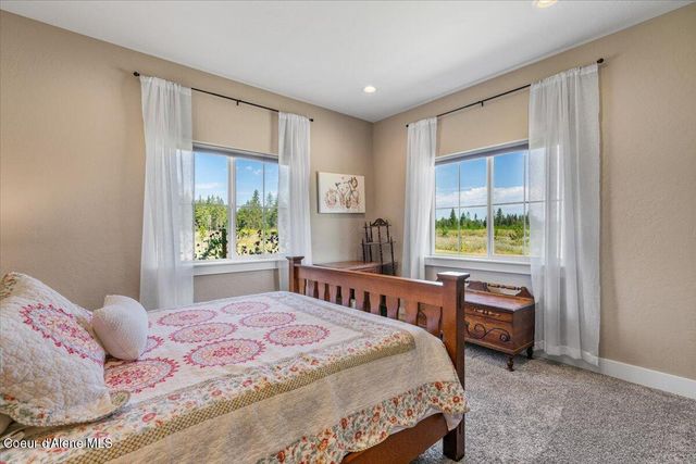 457 W Kinnerly Ct, Rathdrum, ID 83858