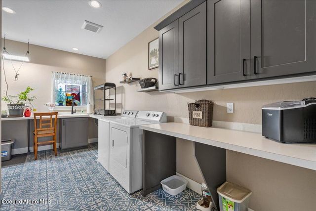 457 W Kinnerly Ct, Rathdrum, ID 83858