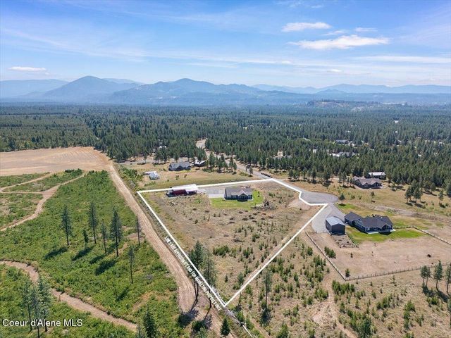 457 W Kinnerly Ct, Rathdrum, ID 83858