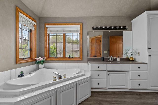 W6173 LONG COURT, Appleton, WI 54914