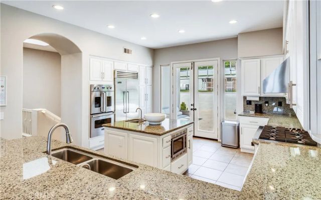33 Nuvola Court, Rancho Palos Verdes, CA 90275