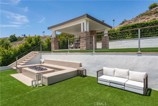 33 Nuvola Court, Rancho Palos Verdes, CA 90275