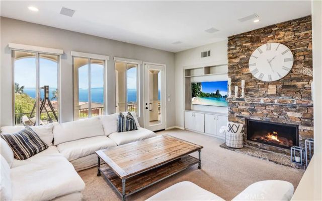 33 Nuvola Court, Rancho Palos Verdes, CA 90275