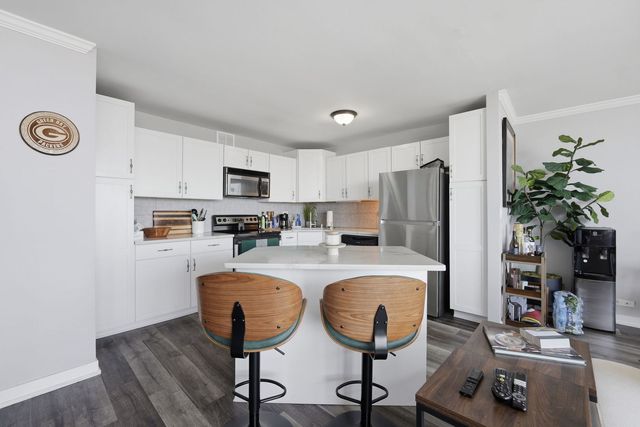 655 W Irving Park Road 3404, Chicago, IL 60613