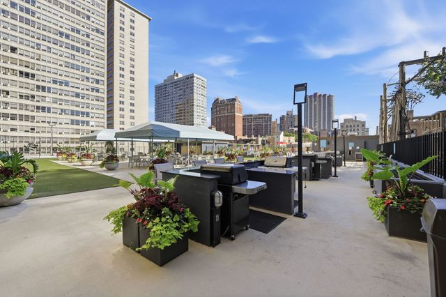 655 W Irving Park Road 3404, Chicago, IL 60613