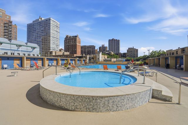 655 W Irving Park Road 3404, Chicago, IL 60613