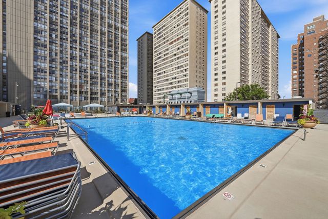 655 W Irving Park Road 3404, Chicago, IL 60613