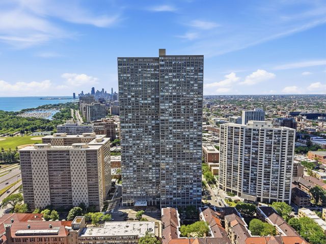 655 W Irving Park Road 3404, Chicago, IL 60613