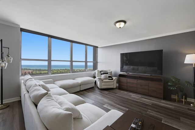 655 W Irving Park Road 3404, Chicago, IL 60613