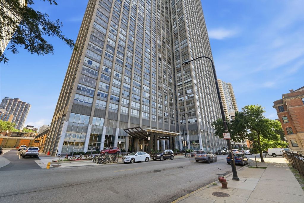 655 W Irving Park Road 3404, Chicago, IL 60613