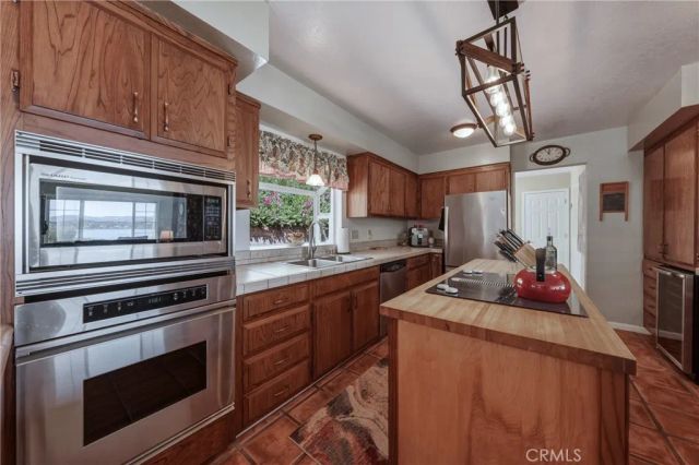 3295 S Lake Court, Kelseyville, CA 95451
