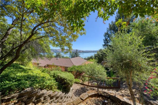 3295 S Lake Court, Kelseyville, CA 95451