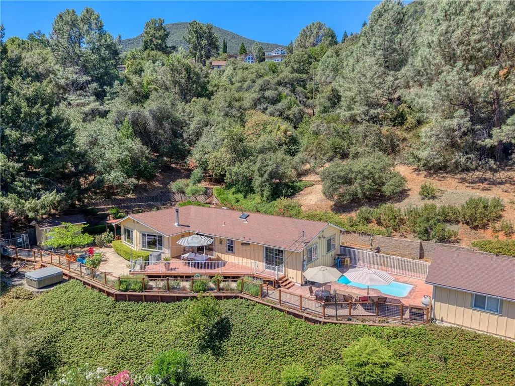 3295 S Lake Court, Kelseyville, CA 95451