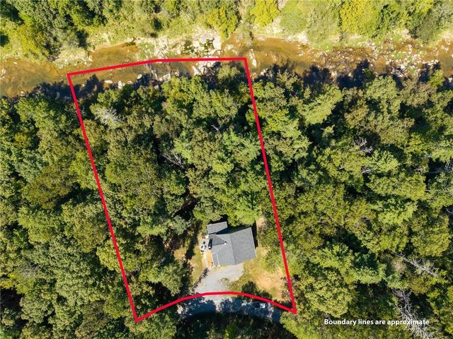 1275 Marie Drive, Talking Rock, GA 30175