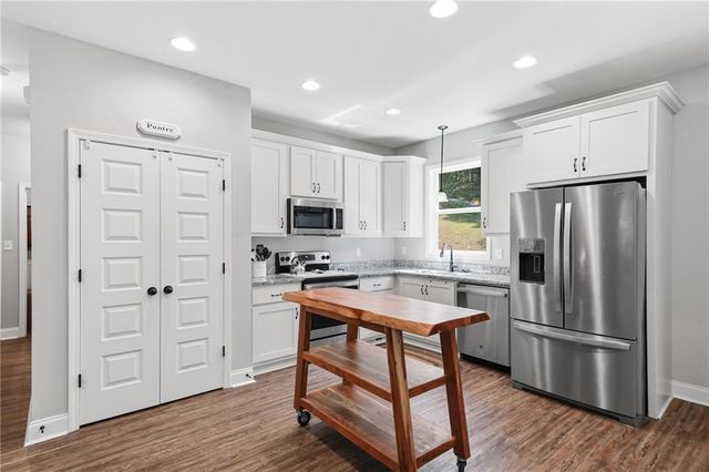 1275 Marie Drive, Talking Rock, GA 30175