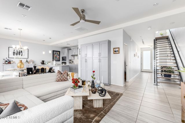 2740 E ROMA Avenue, Phoenix, AZ 85016