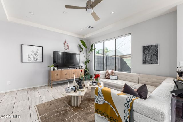 2740 E ROMA Avenue, Phoenix, AZ 85016