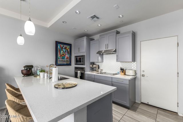 2740 E ROMA Avenue, Phoenix, AZ 85016