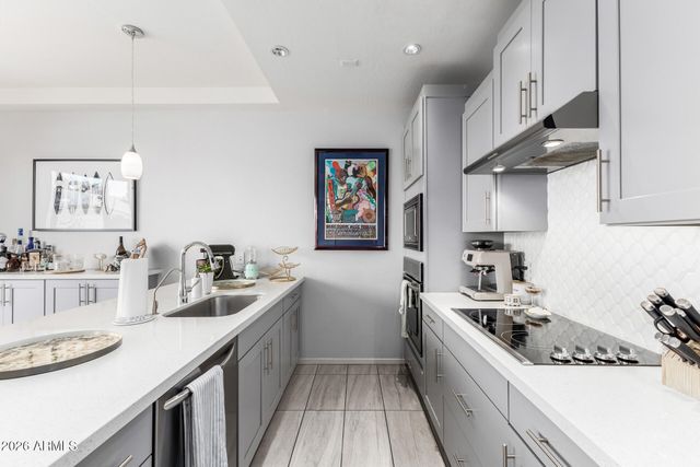 2740 E ROMA Avenue, Phoenix, AZ 85016