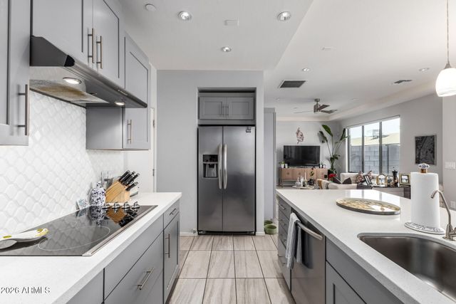 2740 E ROMA Avenue, Phoenix, AZ 85016