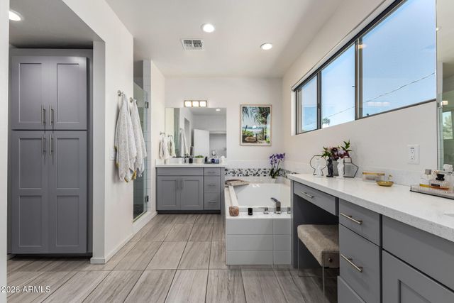 2740 E ROMA Avenue, Phoenix, AZ 85016