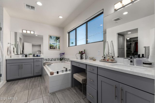 2740 E ROMA Avenue, Phoenix, AZ 85016