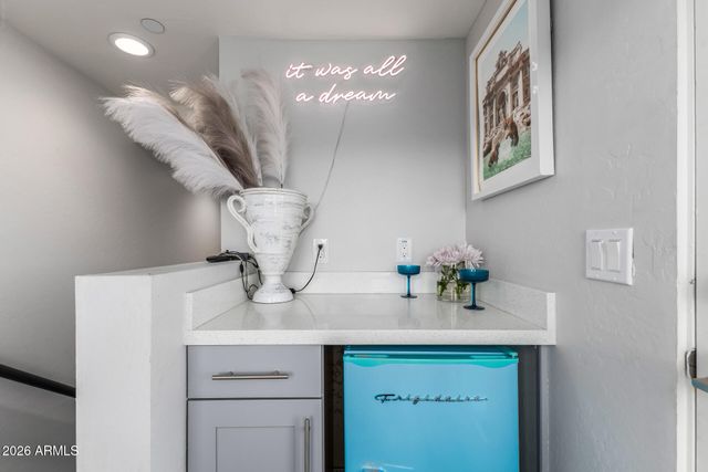 2740 E ROMA Avenue, Phoenix, AZ 85016