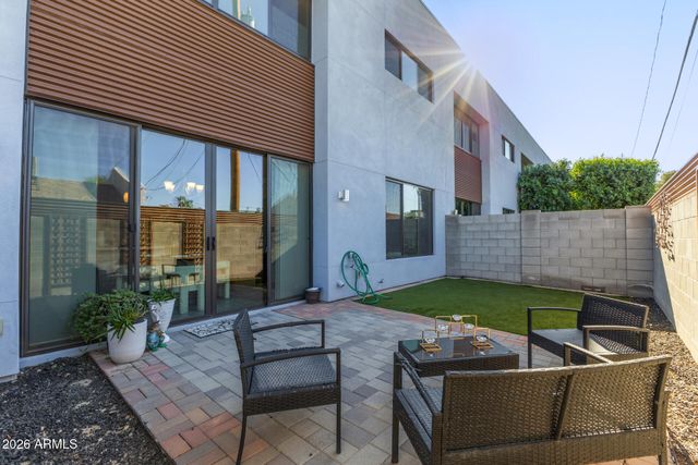 2740 E ROMA Avenue, Phoenix, AZ 85016