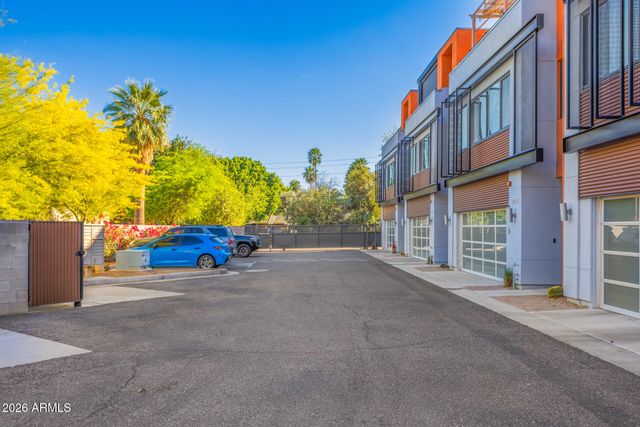 2740 E ROMA Avenue, Phoenix, AZ 85016