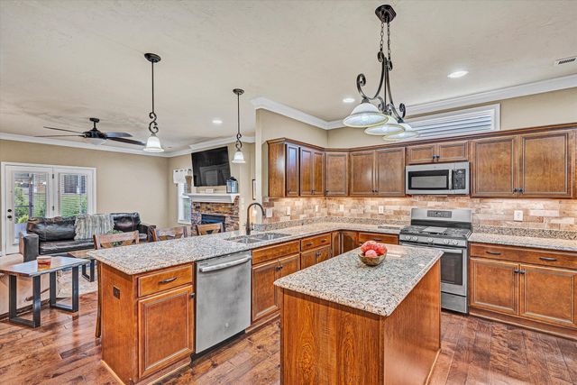 2417 Foxfield CT, Salem, VA 24153