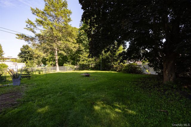 17 Ricky Lane, Poughkeepsie, NY 12601