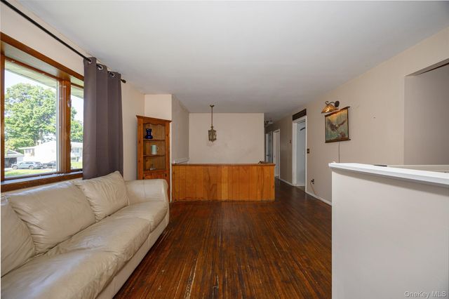 17 Ricky Lane, Poughkeepsie, NY 12601