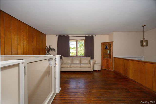 17 Ricky Lane, Poughkeepsie, NY 12601