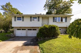17 Ricky Lane, Poughkeepsie, NY 12601