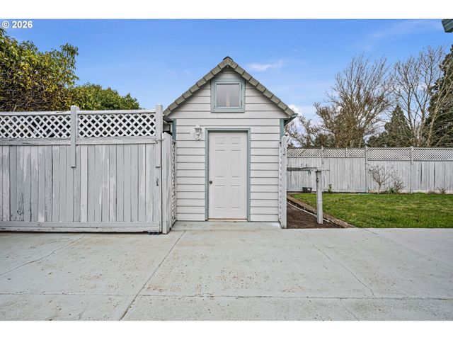 805 IMPALA Ave, Eugene, OR 97404