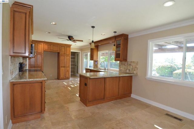 9415 Alcosta Blvd, San Ramon, CA 94583