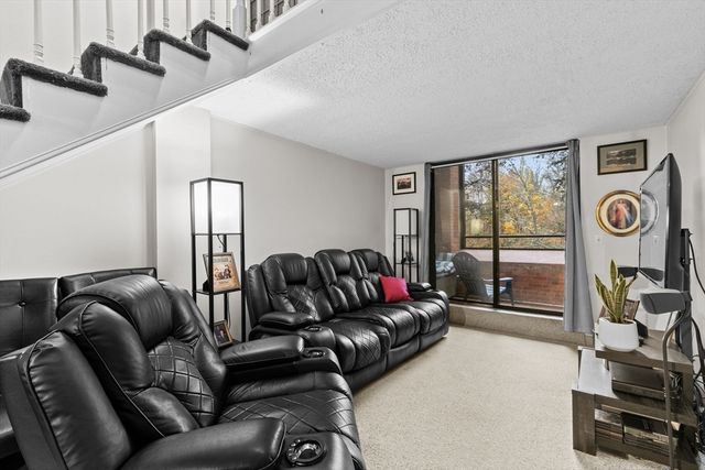 96 Old Colony Ave 112, Taunton, MA 02771