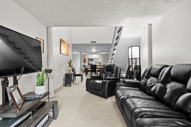 96 Old Colony Ave 112, Taunton, MA 02771