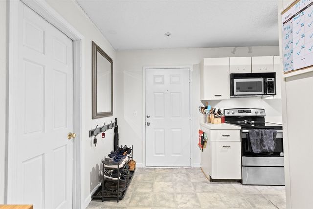 96 Old Colony Ave 112, Taunton, MA 02771