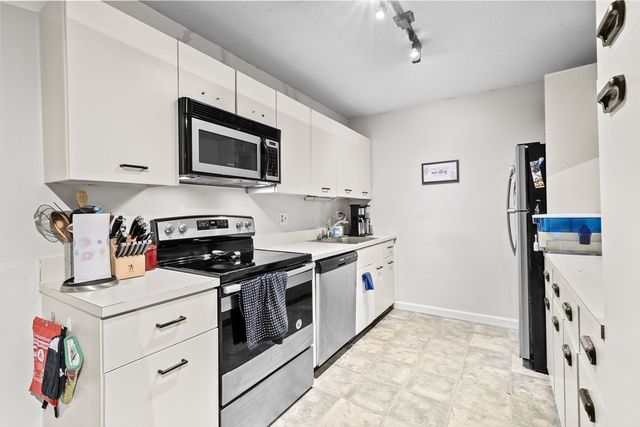 96 Old Colony Ave 112, Taunton, MA 02771