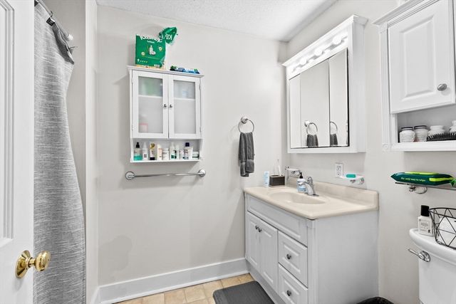 96 Old Colony Ave 112, Taunton, MA 02771