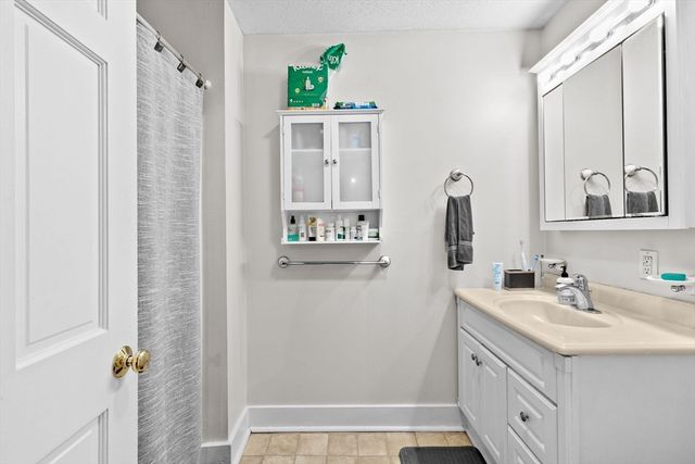 96 Old Colony Ave 112, Taunton, MA 02771