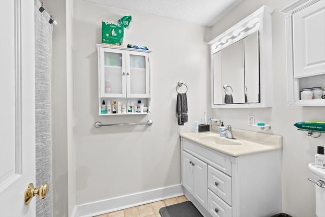 96 Old Colony Ave 112, Taunton, MA 02771