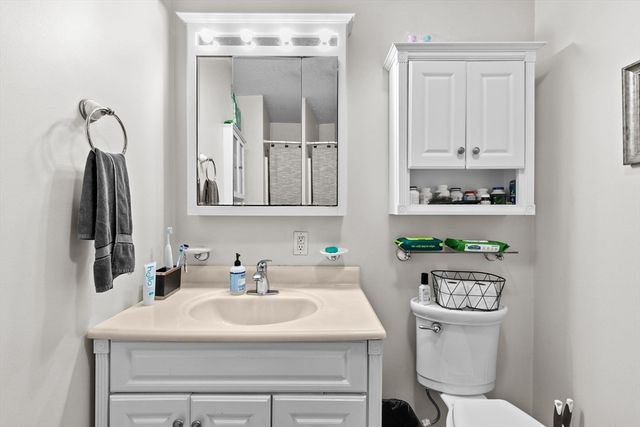 96 Old Colony Ave 112, Taunton, MA 02771