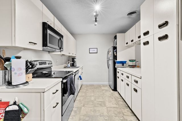 96 Old Colony Ave 112, Taunton, MA 02771