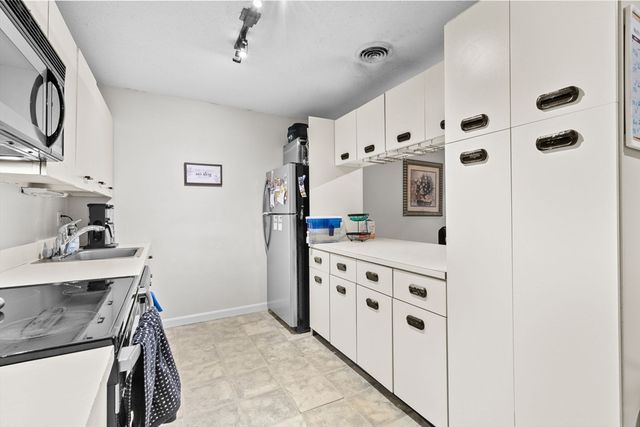 96 Old Colony Ave 112, Taunton, MA 02771