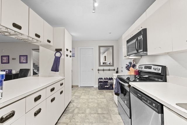 96 Old Colony Ave 112, Taunton, MA 02771